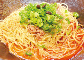 ★キング軒 汁なし担担麺（4食パック〈中華生麺、肉そぼろ、ネギ各4人前、タレ1辛・2辛各2人前、後かけ山椒1袋〉）。3400円（送料込み）