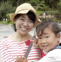 現場リーダーの篠原登子さん。「自然の中で子育てがしたくて、かつらぎ町天野に移住しました」