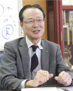 髙橋夫社長昭和54年代表取締役社長就任日本漢方生薬製剤協会理事、大阪薬科大学非常勤講師を務めるなど、漢方の周知・普及に尽力