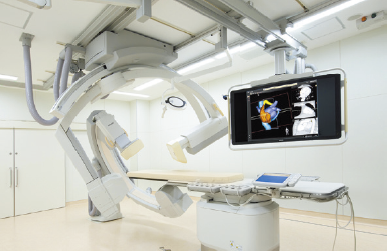 和歌山の医療施設にはまだまだ少ない、不整脈治療「カテーテルアブレーション」の専門医が常勤。最新鋭の機器を備えた専用のカテーテル室を新設。