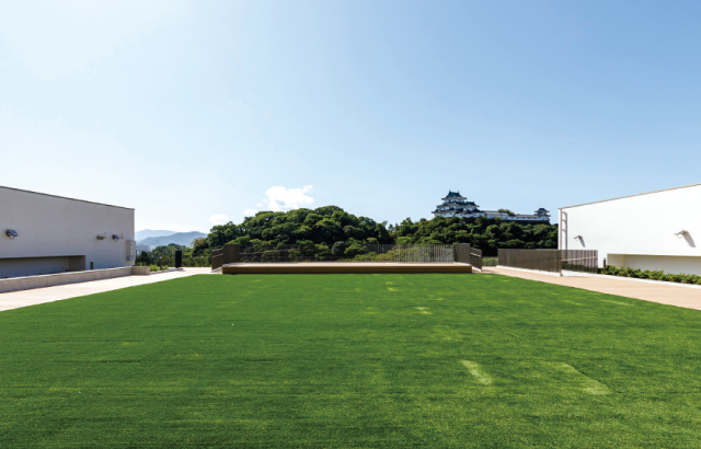 和歌山城ホールの屋上庭園のステージ