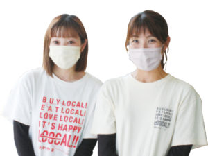 リビング新聞4月30日号_襷食堂スタッフの2人