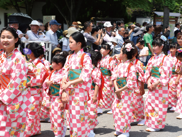 女性の参加が認められ、戦後に登場した芸能「舞姫」