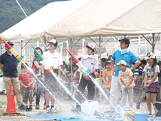 水ロケットコンテスト和歌山大会 水しぶきを上げて空へ！