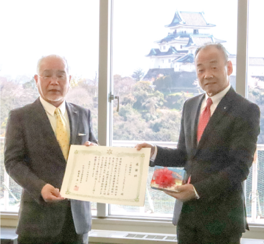 和歌山市など71校の新1年生に 「こうつうあんぜんてちょう」贈呈