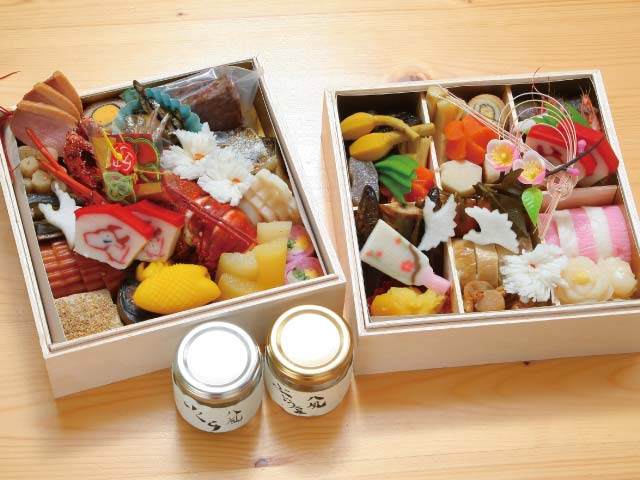 お正月を祝う料理の数々がそろう二段重は日本伝統の味