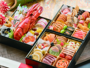 家族がそろう新年の食卓に「和洋三段重」