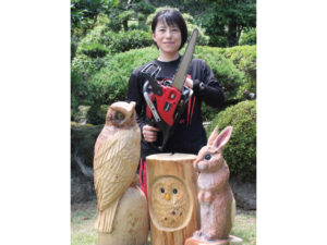 フクロウ　ハンドメード　チエンソーカービング 女性目線のかわいらしい作品を！チェーンソーで彫るフクロウやウサギ