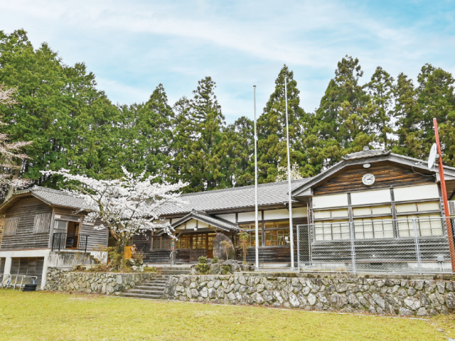 くどやま森の童話館