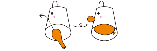 穴を開けて風船の先を通し、膨らませて風船の口を縛ります