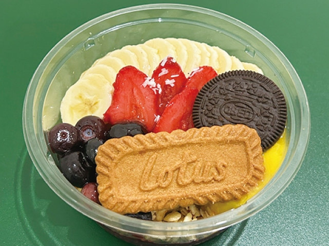 “もったり”濃厚な口当たりのアサイーを使用<br/>トッピングを選んで自分好みにカスタム