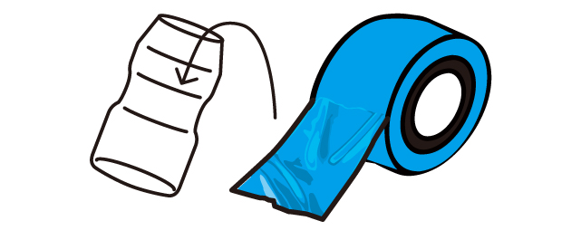 乳酸菌飲料などの空容器の中にポリエチレンのカラーテープを入れます