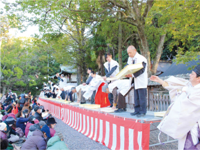 鬪雞神社(田辺市) 節分祭投餅行事